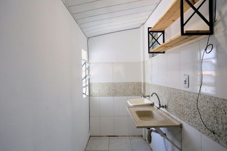 Cozinha e Área de Serviço de kitnet/studio para alugar com 1 quarto, 20m² em Vila Nova Vista, Belo Horizonte