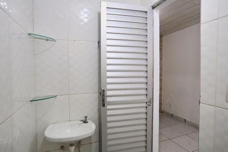 Banheiro de kitnet/studio para alugar com 1 quarto, 20m² em Vila Nova Vista, Belo Horizonte