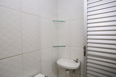 Banheiro de kitnet/studio para alugar com 1 quarto, 20m² em Vila Nova Vista, Belo Horizonte