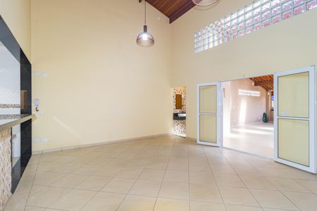 Sala de casa para alugar com 3 quartos, 205m² em Vila Bertioga, São Paulo