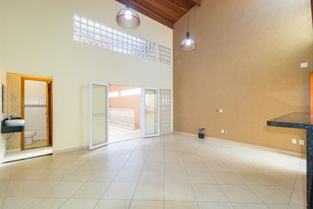 Sala de casa para alugar com 3 quartos, 205m² em Vila Bertioga, São Paulo