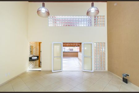 Sala de casa para alugar com 3 quartos, 205m² em Vila Bertioga, São Paulo