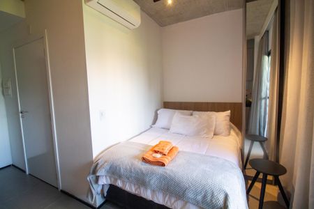 Sala / Quarto - Studio de kitnet/studio para alugar com 1 quarto, 30m² em Cidade Monções, São Paulo