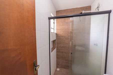 Banheiro de apartamento para alugar com 2 quartos, 41m² em Vila Marieta, São Paulo