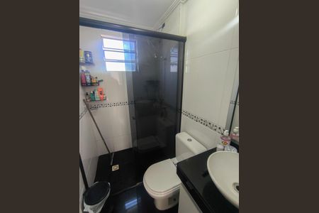 Banheiro de apartamento à venda com 2 quartos, 45m² em Sapucaias, Contagem
