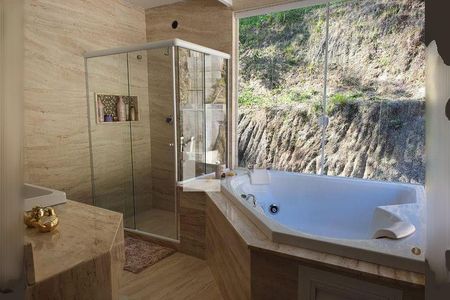 Casa à venda com 3 quartos, 230m² em Rio do Ouro, São Gonçalo