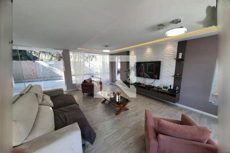 Casa à venda com 3 quartos, 230m² em Rio do Ouro, São Gonçalo