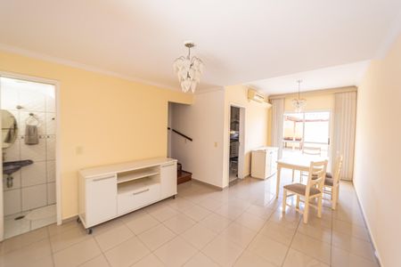 Sala de casa de condomínio para alugar com 3 quartos, 148m² em Cangaiba, São Paulo