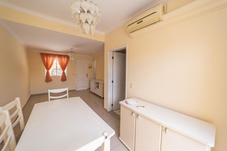 Sala de casa de condomínio para alugar com 3 quartos, 148m² em Cangaiba, São Paulo