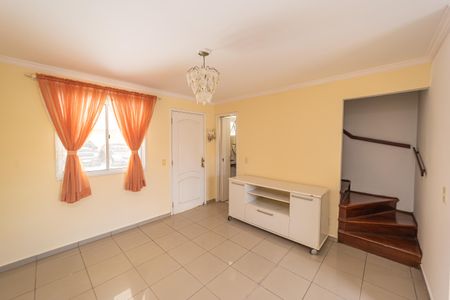 Sala de casa de condomínio para alugar com 3 quartos, 148m² em Cangaiba, São Paulo