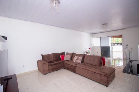 Sala de TV de casa para alugar com 6 quartos, 410m² em Colonial, Contagem
