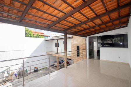 Varanda 1 de casa para alugar com 6 quartos, 410m² em Colonial, Contagem