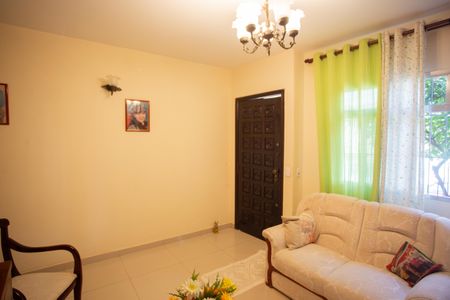 SALA de casa à venda com 3 quartos, 202m² em Vila Miriam, São Paulo