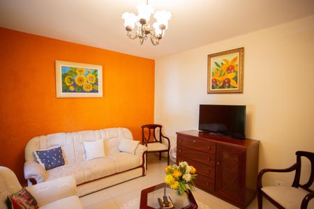 SALA de casa à venda com 3 quartos, 202m² em Vila Miriam, São Paulo