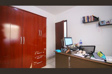 Casa à venda com 3 quartos, 155m² em Vila Elze, São Paulo