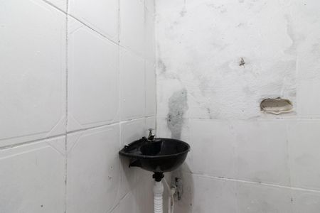 Banheiro de casa para alugar com 1 quarto, 15m² em Jardim Santa Maria, São Paulo