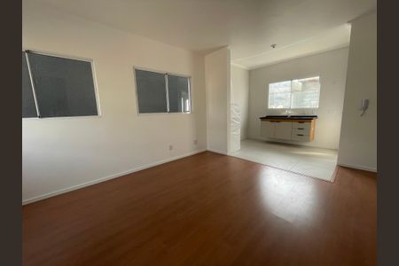 Sala de casa de condomínio para alugar com 3 quartos, 90m² em Parque Dom Henrique, Cotia