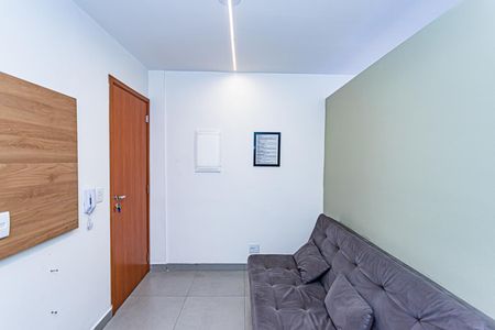 Sala, cozinha e área de serviço de apartamento para alugar com 1 quarto, 28m² em Vila Zat, São Paulo