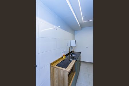 Sala, cozinha e área de serviço de apartamento para alugar com 1 quarto, 28m² em Vila Zat, São Paulo
