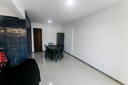 Sala de casa de condomínio para alugar com 3 quartos, 320m² em Itapuã, Salvador