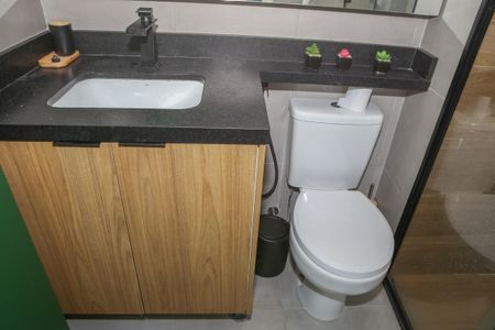 Banheiro de kitnet/studio à venda com 1 quarto, 27m² em Barra Funda, São Paulo