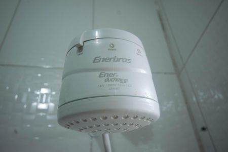 Banheiro de kitnet/studio para alugar com 1 quarto, 42m² em Jacarepaguá, Rio de Janeiro