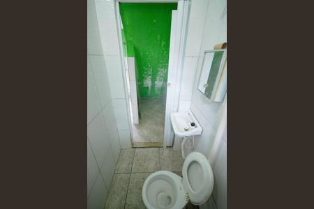 Banheiro de kitnet/studio para alugar com 1 quarto, 42m² em Jacarepaguá, Rio de Janeiro