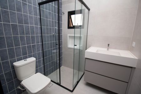 Banheiro Social de casa para alugar com 1 quarto, 34m² em Alto de Pinheiros, São Paulo