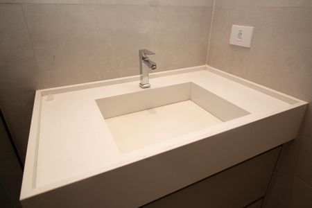 Banheiro Social de casa para alugar com 1 quarto, 34m² em Alto de Pinheiros, São Paulo