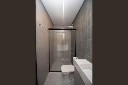 Banheiro Social de kitnet/studio para alugar com 1 quarto, 28m² em Alto de Pinheiros, São Paulo