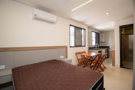Sala/Quarto de kitnet/studio para alugar com 1 quarto, 28m² em Alto de Pinheiros, São Paulo