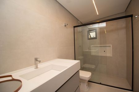 Banheiro Social de kitnet/studio para alugar com 1 quarto, 36m² em Alto de Pinheiros, São Paulo