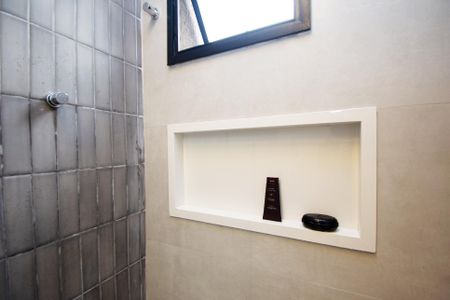 Banheiro Social de kitnet/studio para alugar com 1 quarto, 26m² em Alto de Pinheiros, São Paulo