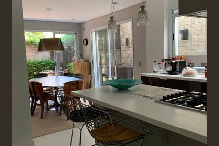 Casa à venda com 4 quartos, 350m² em Jardim Panorama, São Paulo
