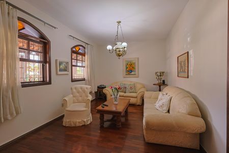 Casa à venda com 3 quartos, 298m² em Alto Caiçaras, Belo Horizonte