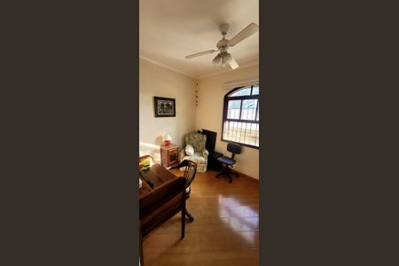 Quarto de casa à venda com 4 quartos, 200m² em Vila Pedra Branca, São Paulo