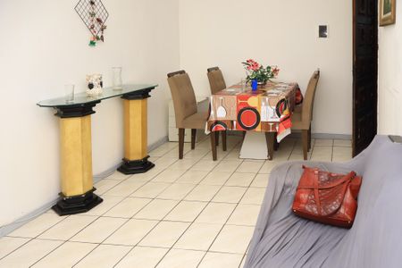 Sala de apartamento para alugar com 2 quartos, 68m² em Arraial do Retiro, Salvador