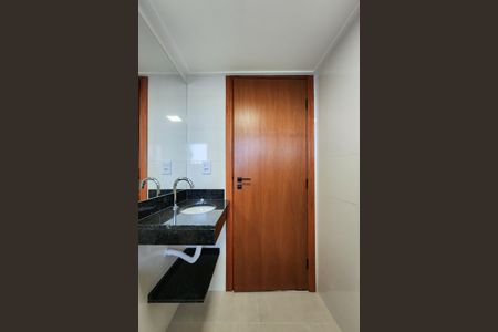 Banheiro de apartamento para alugar com 1 quarto, 39m² em Vila Alvinopolis, São Bernardo do Campo