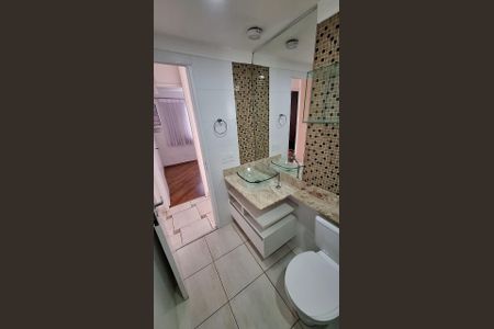 Banheiro de apartamento para alugar com 3 quartos, 69m² em Vila Sonia, São Paulo