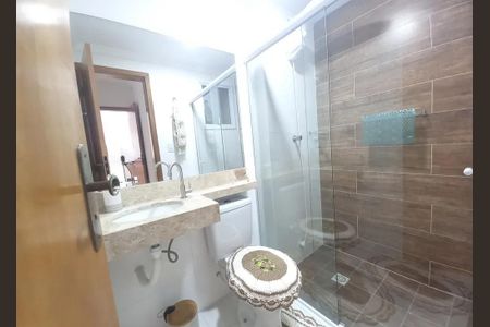Banheiro de apartamento para alugar com 2 quartos, 64m² em Aviação, Praia Grande