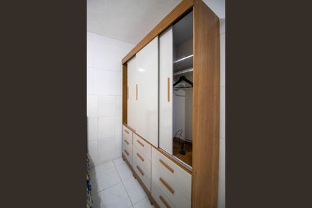 Quarto de casa para alugar com 1 quarto, 35m² em Jardim Tres Irmaos, Taboão da Serra