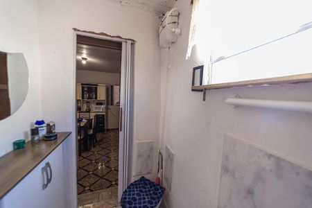 Banheiro de casa à venda com 2 quartos, 100m² em Jardim Verônia, São Paulo