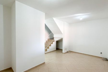 Sala de casa de condomínio para alugar com 3 quartos, 107m² em Demarchi, São Bernardo do Campo