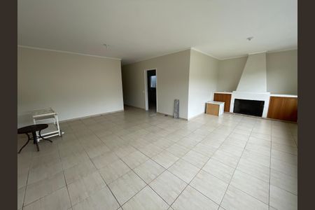 Sala de casa de condomínio para alugar com 3 quartos, 600m² em Parque Sao Paulo, Cotia