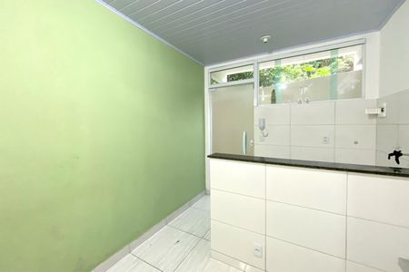 Sala/Cozinha de kitnet/studio para alugar com 1 quarto, 25m² em São Marcos, Belo Horizonte