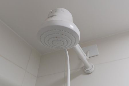 Banheiro de kitnet/studio para alugar com 1 quarto, 27m² em Tucuruvi, São Paulo