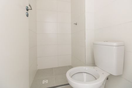 Banheiro de kitnet/studio à venda com 1 quarto, 29m² em Vila Carrão, São Paulo