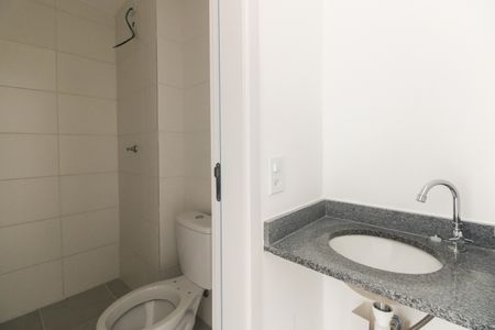 Banheiro de kitnet/studio à venda com 1 quarto, 29m² em Vila Carrão, São Paulo
