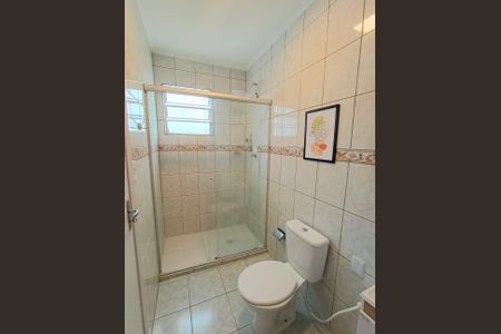 Banheiro de kitnet/studio para alugar com 1 quarto, 32m² em Passo D’areia, Porto Alegre