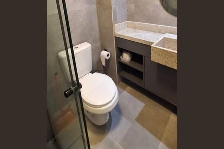 Banheiro de kitnet/studio para alugar com 1 quarto, 25m² em Mont’Serrat, Porto Alegre